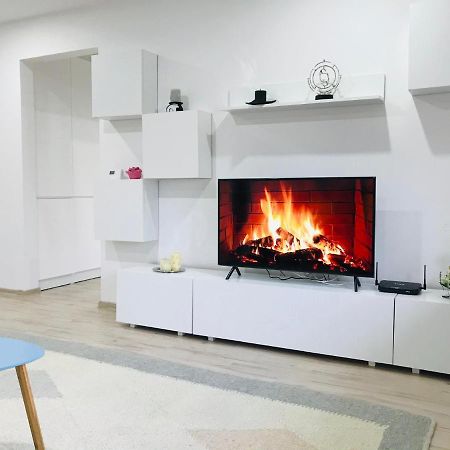 Comfy Apartment - Free Private Parking,Ac,Wi-Fi Carei Luaran gambar